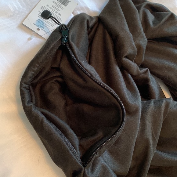NWT Beyond Yoga Black Soft Infinity Scarf with Pocket NWT - Picture 7 of 9